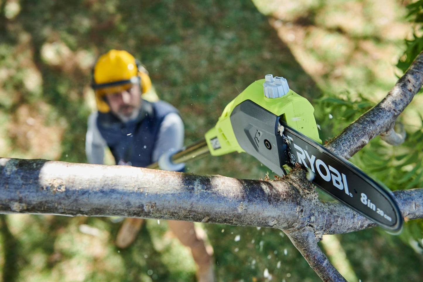 Ryobi RPP182020C 18V ONE+™ 20cm Cordless Pole Saw Starter Kit (1 x 2.0Ah)